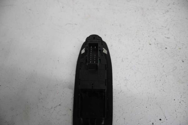 BOUTON LEVE VITRE PEUGEOT 208 2-VITRES - Vue 2